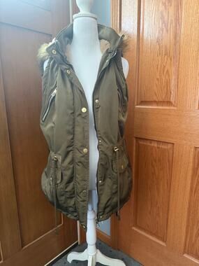 YMI Green Faux Fur Lined Hooded Vest Size XL